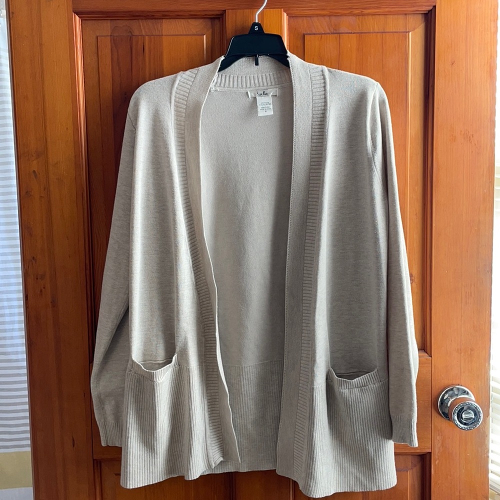 Isela light cardigan with pockets size small